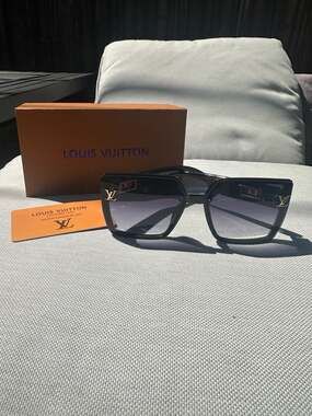 Louis Vuitton Cyclone Sunglasses in Black Square Acetate with Monogram Arms